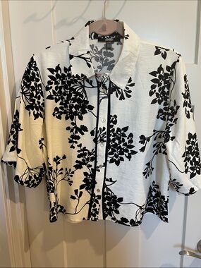 Black & White Floral Button-Front Shirt